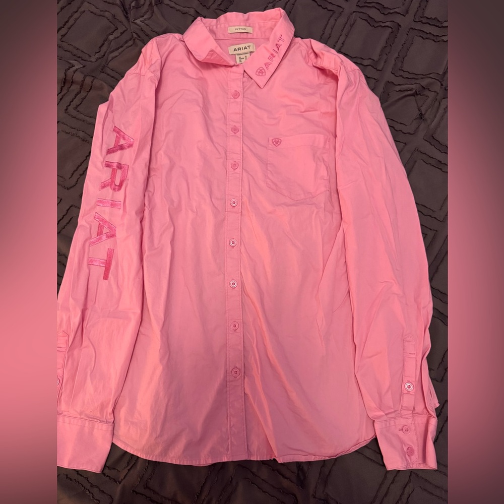 Women’s Ariat Button up size XL (in great condition)